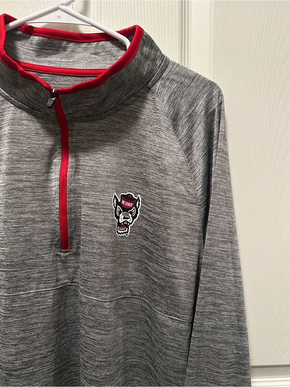 Men’s 2xl Heather Gray “NC state” 1/4 Zip Pullover with Red Trim and Wolf Logo
